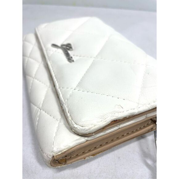 Vintage GUESS White Quilted Faux Leather Flap Wristlet Wallet - Picture 4 of 7